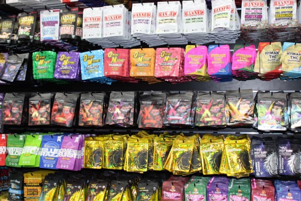 Border Buds in-store image 2